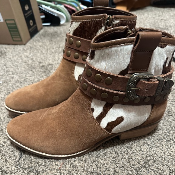 Shyanne Western Booties - Picture 2 of 4